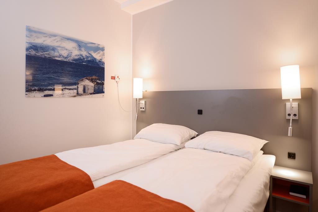 Pingvinhotellet Unn Tromsø Esterno foto